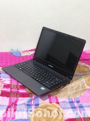 Samsung Core i3 RAM : 4 GB HDD : 500 GB